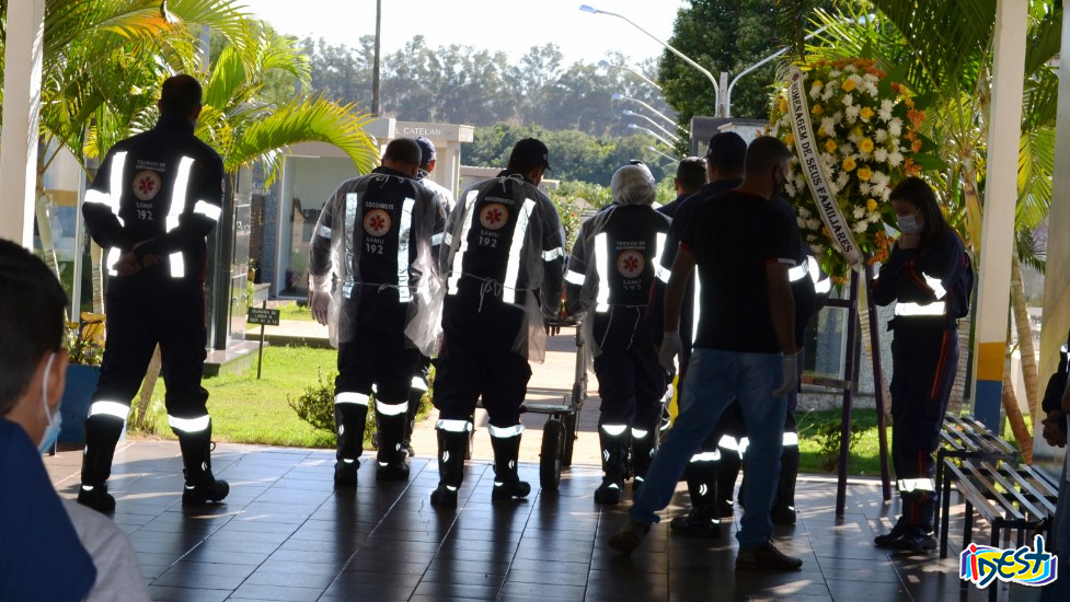 São Gabriel Emocionados amigos e familiares se despedem homenagem